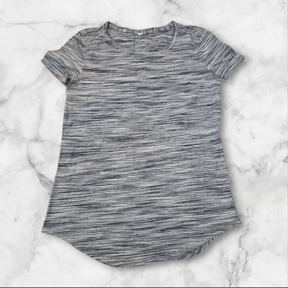 Lululemon Size 4 Heathered Gray Short Sleeve Shirt